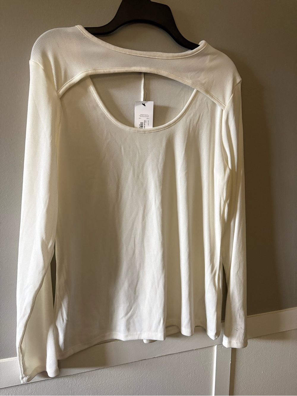 Women’s Cream Long-Sleeve Cutout Back Top XL NWT